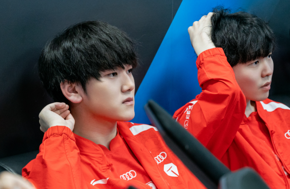 开云体育中国-BRO血洗TES，Elk打出惊人五杀焦点之战半决赛，锁定晋级资格