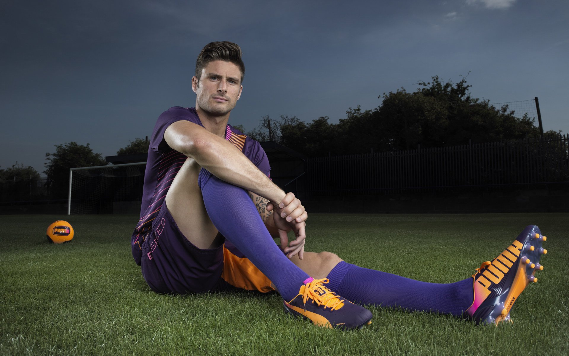 跨越维度的征服,从绿茵绝杀到赛道统治,体育如何定义人类极限的两种范式