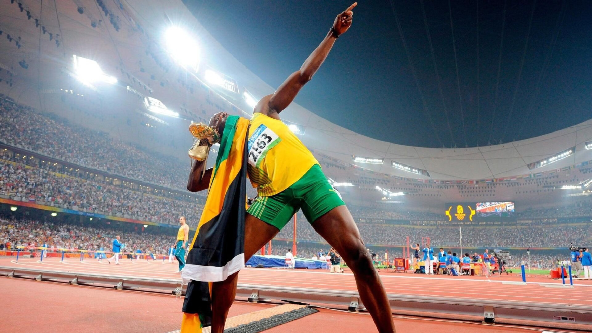 开云平台-德甲争冠战惊现跨界对决？凯尔特人式高压逼抢让上海队窒息！