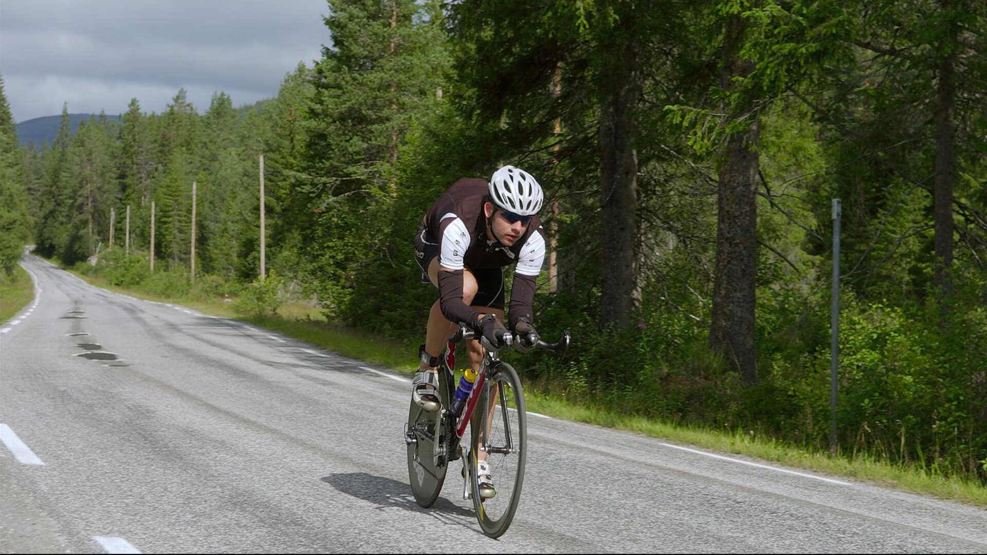 非洲黑马震撼欧洲！几内亚单节爆发击溃苏格兰，帕尔默独砍28分主宰比赛