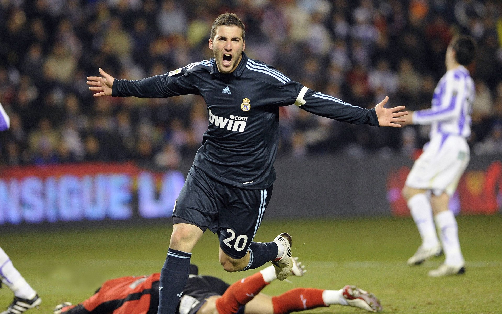 亚洲足球再遭碾压!曼城吊打日本球队背后,若日尼奥已在英超上演封神之战