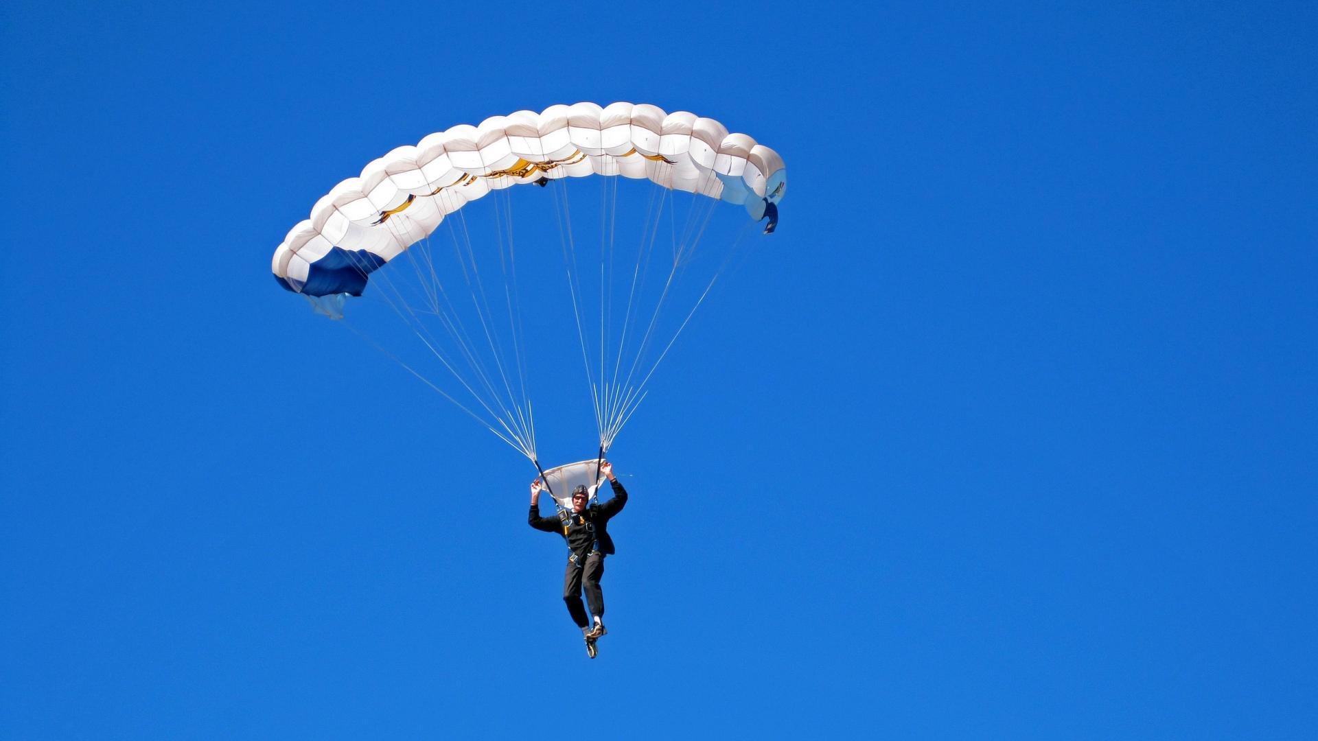 开云体育app-欧冠屠杀之夜！皇马4-0拜仁，安切洛蒂的步行者式碾压让图赫尔战术彻底崩盘