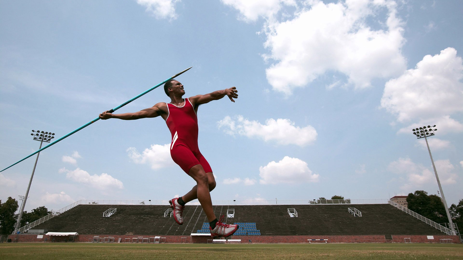 开云体育入口-破次元壁的体育狂想，当摩纳哥碾过多特蒙德，莱万在NBA总决赛接管比赛